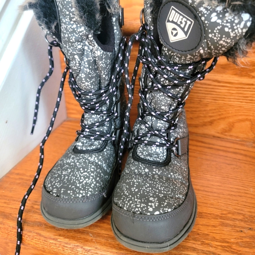 Girls snow boots size 1